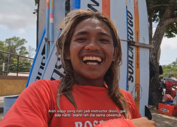 Profesi surfing peselancar yang mudah memikat Bule Cantik