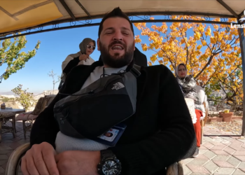 Cerita tentang pendapatan, gaji, kehidupan, perkawinan, rumah millenial di Turki.