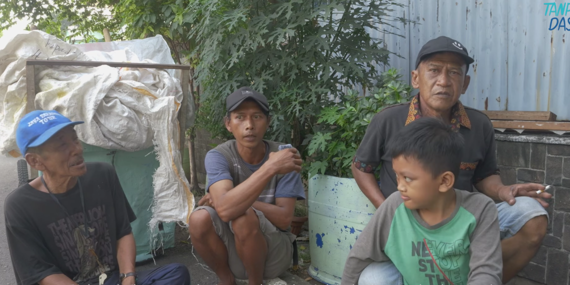 Kisah Pemulung Diperlakukan Seperti Hewan
