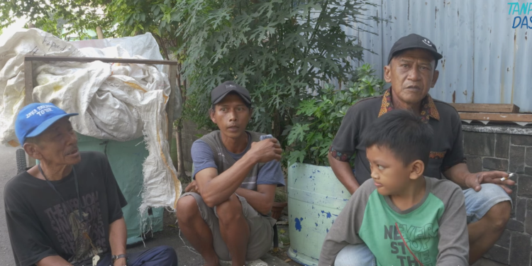 Kisah Pemulung Diperlakukan Seperti Hewan