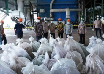Uang Kertas Digunakan Untuk Bahan Bakar CPO