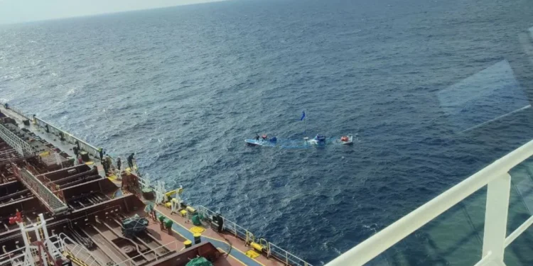 Tiga Nelayan Aceh Dievakuasi Kapal