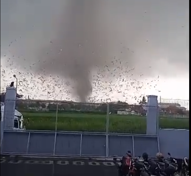 Rancaekek Di Terjang Badai Tornado