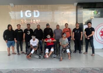 Tiga Pria Rampok Emas