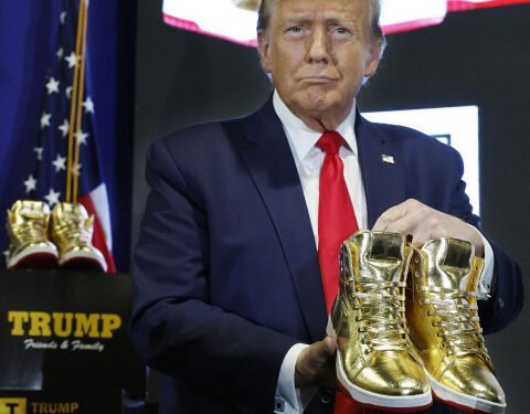 Donal Trump Rilis Sneakers