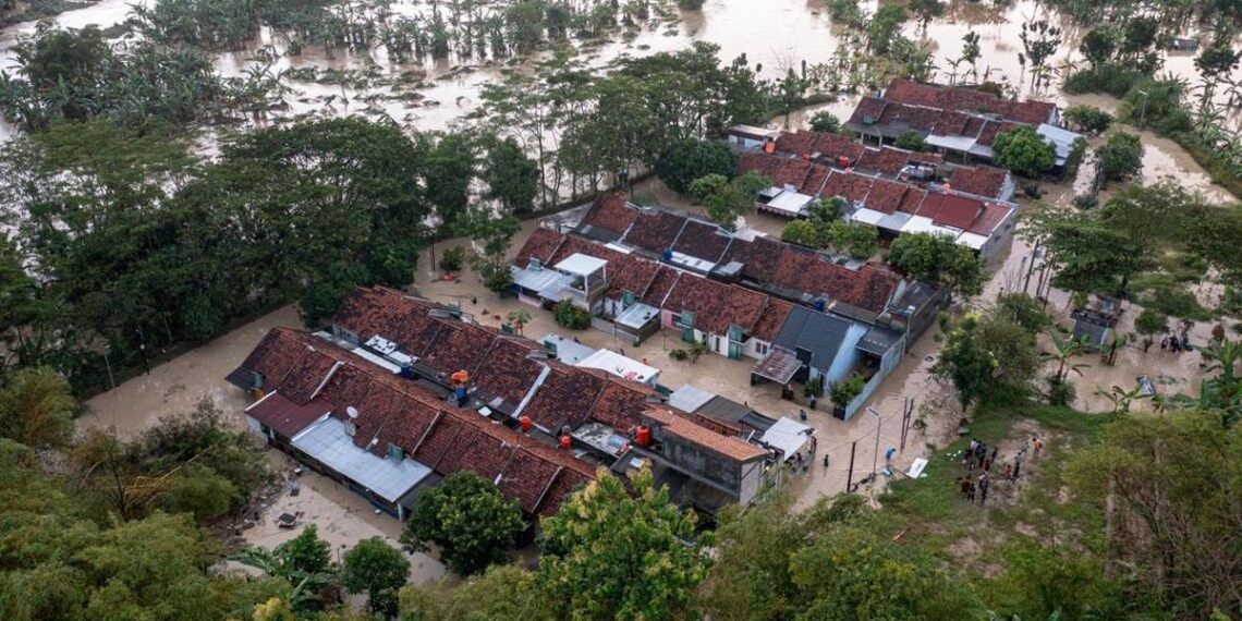 Cuaca Ekstrem Tak Kunjung Reda, Banjir dan Tanah Longsor Landa Kota Semarang