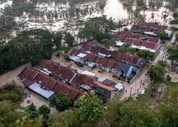 Cuaca Ekstrem Tak Kunjung Reda, Banjir dan Tanah Longsor Landa Kota Semarang