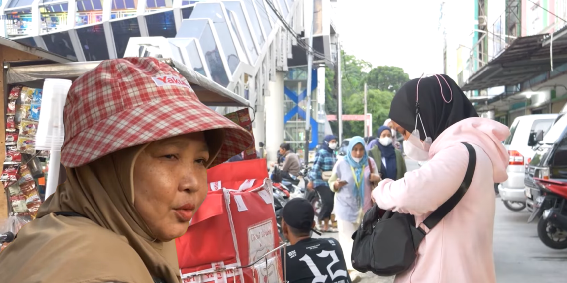 Yakult Lady