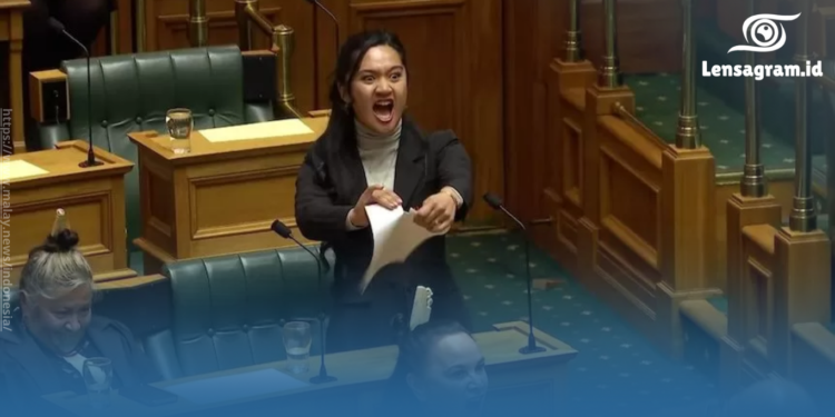 gambar Hana Rawhiti Maipi Clarke anggota parlemen termuda yang sedang viral