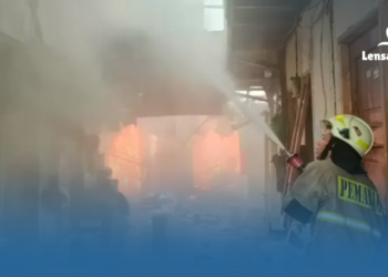 gambar Kebakaran di Kemayoran Hanguskan 200 Rumah, Ribuan Jiwa Mengungsi