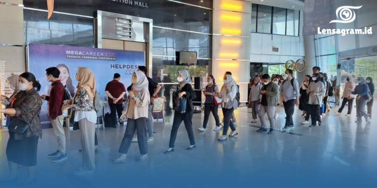 gambar Tahun 2024: Gen Z Menghadapi Tren Pemecatan Terbesar di Dunia Kerja