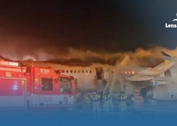 gambar Pesawat Air Busan Terbakar di Bandara Gimhae, 7 Orang Terluka