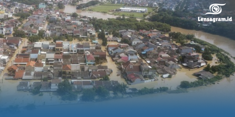 Bekasi Dilanda Banjir Parah, Aktivitas Lumpuh di Sejumlah Wilayah