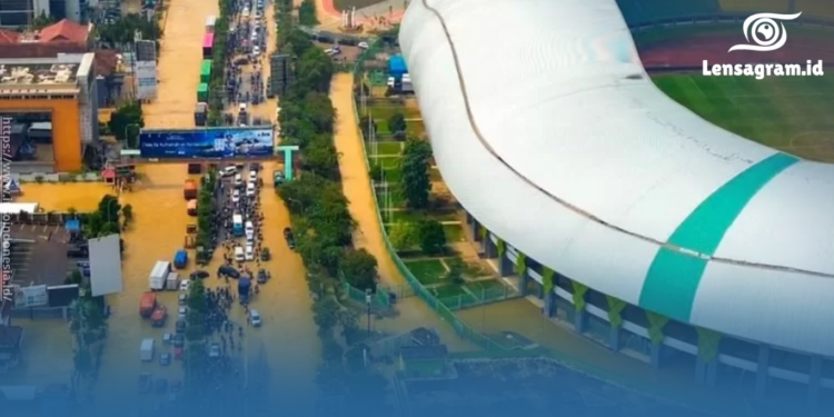 Stadion Patriot Bekasi Terendam Banjir, Laga Persija vs PSIS Ditunda