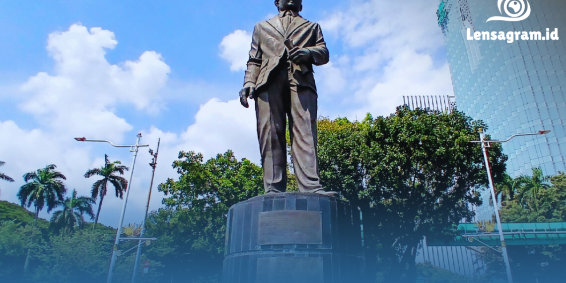 “Patung MH Thamrin Bakal Pindah ke Museum—Ini Alasan Mengejutkannya!”