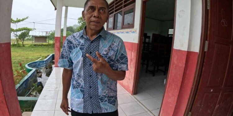 Bapak Baenal: Pejuang Sunyi di Ujung Timur Negeri, Cahaya Pendidikan dari Raja Ampat