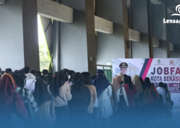 Job Fair Bekasi Ricuh! Ribuan Orang Rebutan QR Code, Ada yang Pingsan dan Luka!