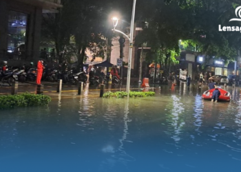 Air Tiba-Tiba Naik Tengah Malam! Warga Jaksel Tak Sangka Ini Penyebabnya!