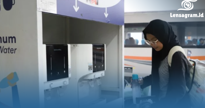 Baru Tahu? Kamu Bisa Isi Ulang Botol Minum Gratis di Stasiun KRL Ini!