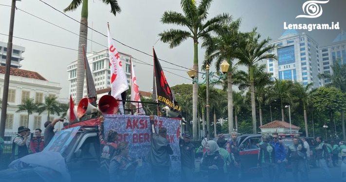 Ada Apa di Patung Kuda? Massa Ojol Mulai Penuhi Jakarta Pusat!