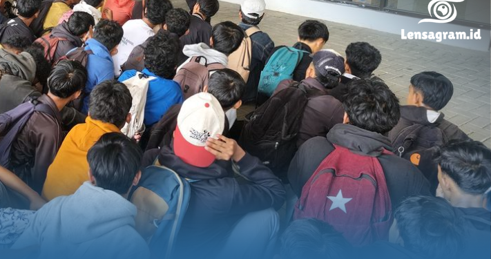 Demo Buruh Hari Ini Memanas, Ratusan Pelajar Nekat Datang dari Berbagai Kota – Polisi Langsung Bertindak!