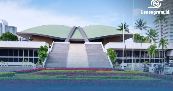 DPR Dikepung Mahasiswa Hari Ini, Tuntutannya Bikin Kaget!