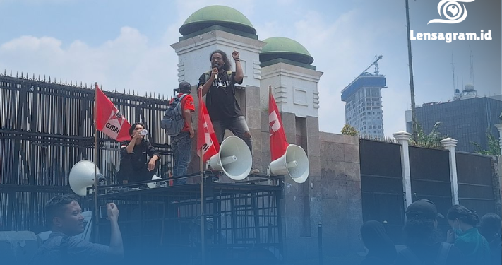 Gedung DPR Dikepung! Ribuan Massa GMNI Mulai Tumpah Ruah di Senayan