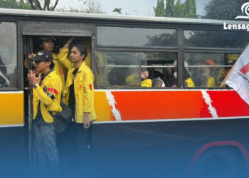 Ada Gerakan Besar di Monas! Begini Respons Cepat Polisi Hadapi Demo BEM UI!