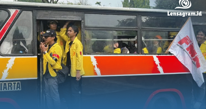 Ada Gerakan Besar di Monas! Begini Respons Cepat Polisi Hadapi Demo BEM UI!