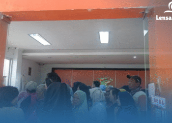 Suasana Mencekam di Pluit! Antrean BLT Rp 900 Ribu Bikin Warga Saling Dorong