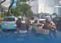 Macet Parah di Gatot Subroto! Warga Panik Gara-Gara Aksi Tak Terduga di Depan OJK