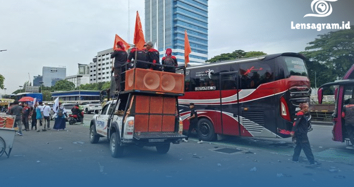 Aksi Buruh Mendadak Geser ke Kemenaker, Ada Yang Dipersoalkan dari Wamenaker?