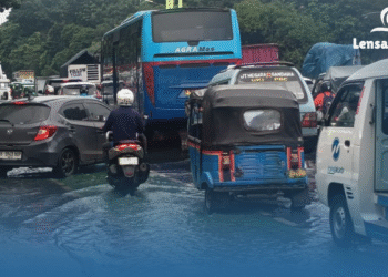 Bikin Heran! Banjir Surut, Lalu Lintas di DI Panjaitan Tetap Macet Parah