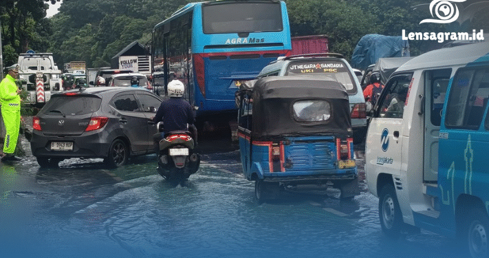 Bikin Heran! Banjir Surut, Lalu Lintas di DI Panjaitan Tetap Macet Parah