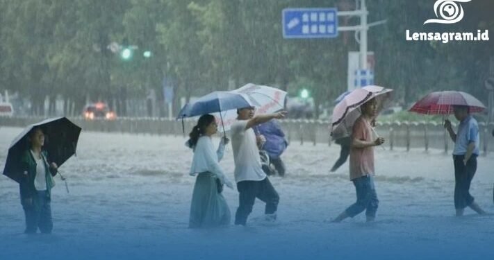 BMKG Kasih Peringatan! Hujan Lebat & Angin Kencang Siap Hantam Wilayah Ini