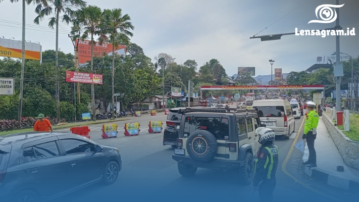 Gak Nyangka! Ribuan Mobil Padati Jalur Puncak Sejak Pagi, One Way Jadi Penyelamat?