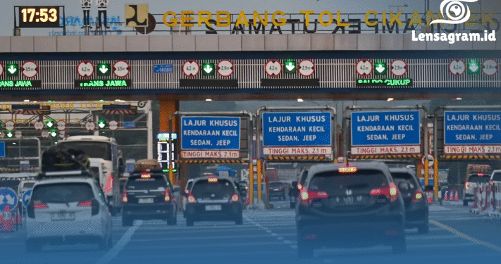 Arus Mudik Gelombang 1 Dimulai! Kendaraan Membludak Keluar Jakarta, Tapi Belum Macet